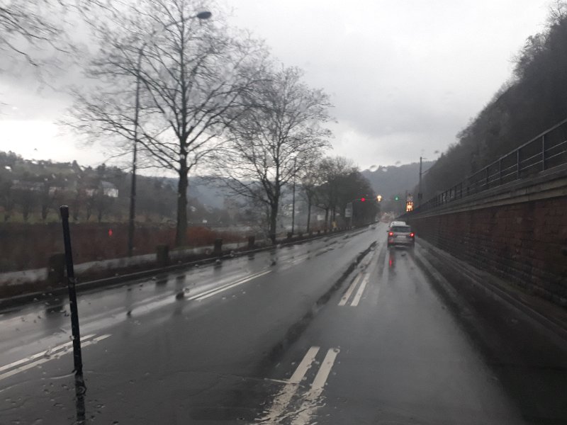 20190301_152801.jpg - Bäääääää... Scheiß Wetter...Achja, TACH ;-)Wir können dieses Wochenende wieder "in die Welt" und sind gerade auf dem Weg am Neckar entlang in den Odenwald. Wir wollen das Wochenende in Erbach verbringen.