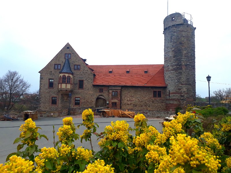 20190412_184221.jpg - Die Burg bietet die besten Vorraussetzungen für das Mittelalterfest.