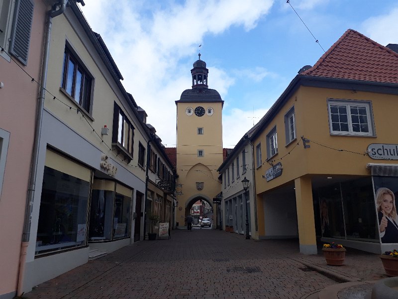 20190316_124412.jpg - Durch den Vorstadtturm gelangen wir in den historischen Stadtkern