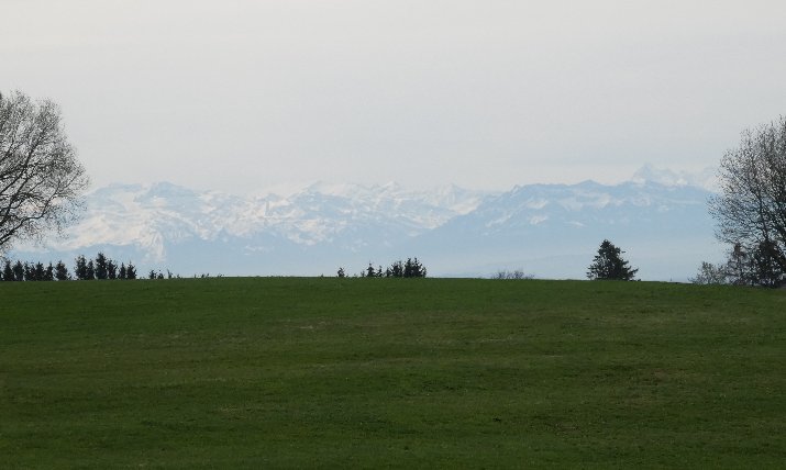P1050467.JPG - Von hier hat man einen sagenhaften Ausblick über die Schweizer Alpen!!! *WOW*
