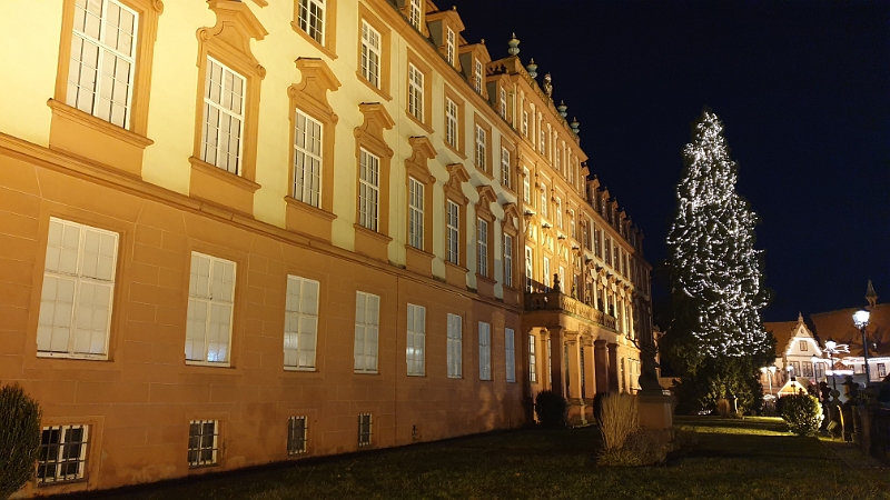 20191221_172313.jpg - Das Schloß selbst ist natürlich auch ins beste Licht gerückt!