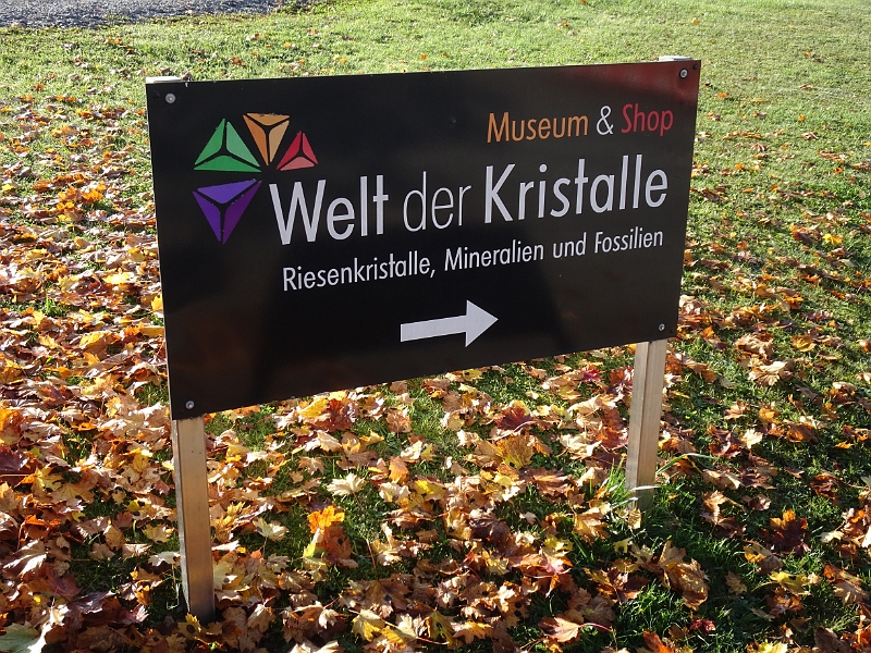 DSC03212.JPG - Wie gesagt, wir stehen direkt neben dem Museum "Welt der Kristalle".