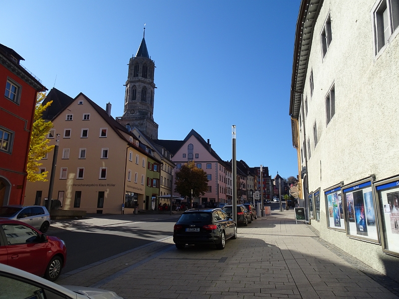 DSC03289.JPG - Wir landen direkt in der Hauptstraße.