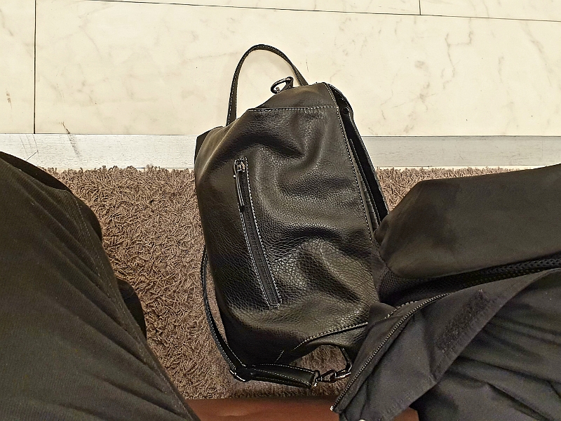 20191130_130957.jpg - ...ich werde zur Männerecke dirigiert und muss auf Jacke und Handtasche aufpassen. ;-)