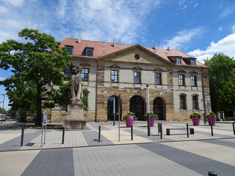 DSC06200.JPG - Jetzt stehen wir auf dem Untertorplatz vor dem "Deutschen Tor", einem von nur zwei öffentlichen Zugängen der damaligen Festungsstadt.