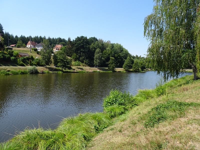 DSC06831.JPG - ...machen wir eine kleine Pause am See.