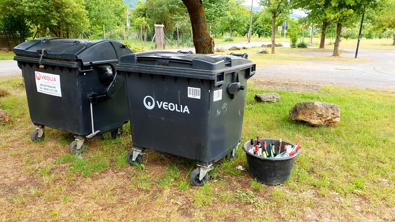 20200610_191416.jpg - Müll kann man auch entsorgen.