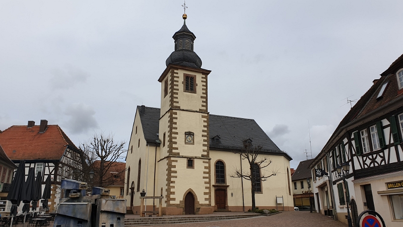 20200314_122344.jpg - Die Protestantische Pfarrkirche am Marktplatz.