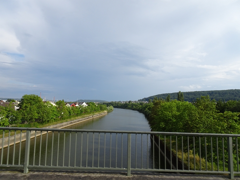 DSC07279.JPG - Wir fahren über die Donau.