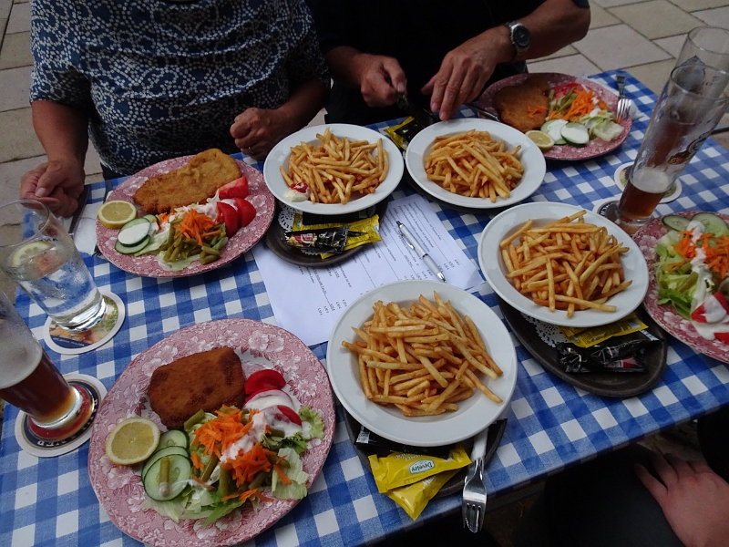 DSC07321.JPG - Am Abend sind wir dann in den Landgasthof zum Essen gegangen.