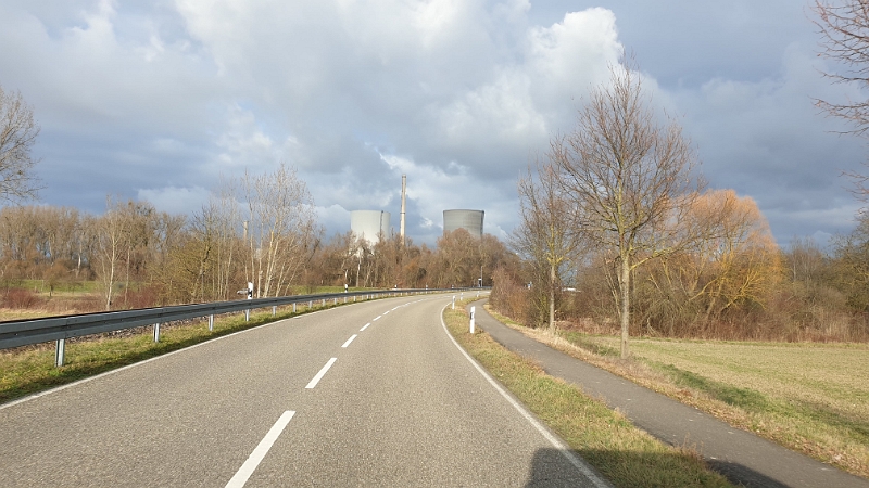 20200119_142146.jpg - ...um letztendlich über Philippsburg nach Hause zu fahren. Im Bild das am 31.12.2019 abgeschaltete Kernkraftwerk.Gut verstrahlt sind wir dann kurz darauf wieder Zuhause angekommen.