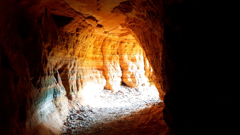 20201025_110557.jpg - Wahnsinn! Die Höhle ist nicht groß aber die Farben vom Sandstein sind DER HAMMER!