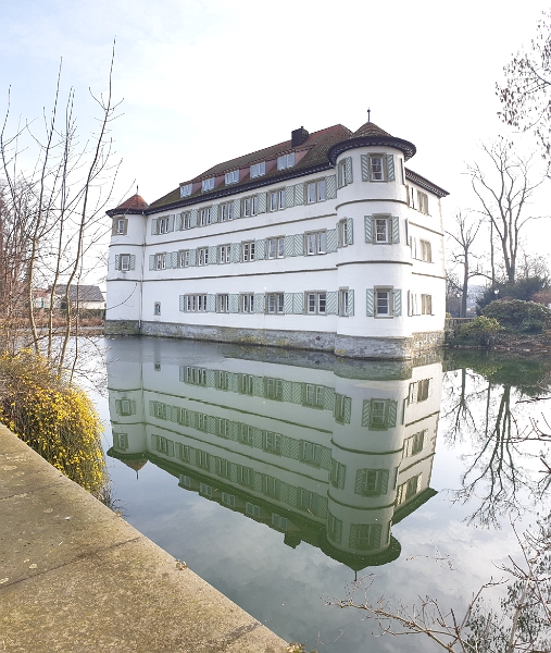 20200125_125305.jpg - Cool, wie das Wasserschloss sich im Wasser spiegelt! :-)