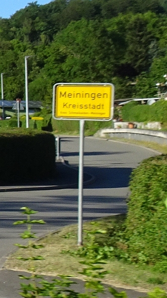 20200730_204131.jpg - Wir kommen in Meiningen an!Warum? Weil es der erste Ort mit Wohnmobilstellplätzen hinter der Grenze ist! :-)
