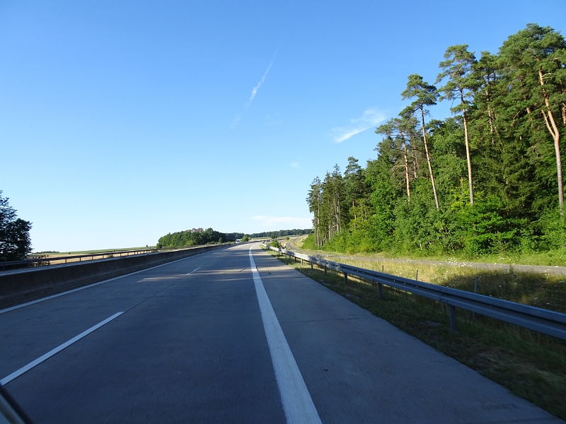 DSC06391.JPG - Nach Würzburg ist die Autobahn endlich leer und wir kommen voran.