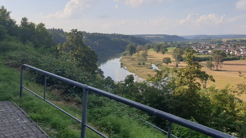 20210813_175902.jpg - Von hier oben hat man einen schönen Blick auf den Neckar.
