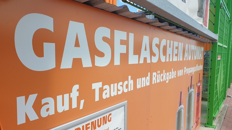 20210516_130019.jpg - ...fahren wir in Grünstadt zum Globus und besorgen uns dort am Automaten einen neue Gasflasche.