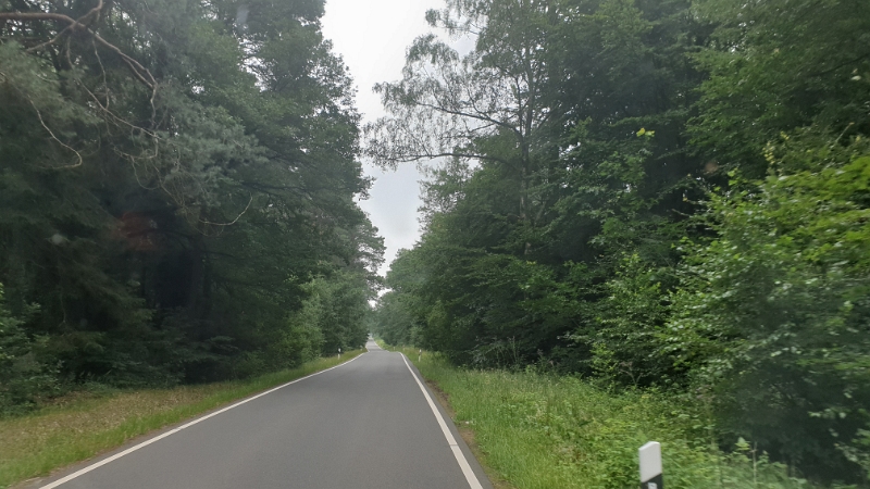 20210717_130504.jpg - Nach vielen stressigen A3-Autobahn-Kilometern gehts nun auf klitzkleinen Straßen in den Westerwald...