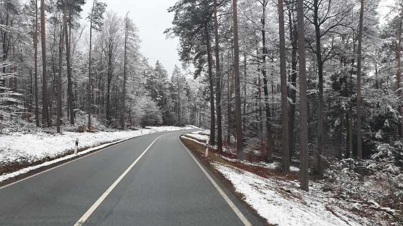 20210319_120720(0).jpg - Bereits auf dem Weg zum "Johanniskreuz" kommen wir durch eine "winterliche Landschaft" *STAUN*