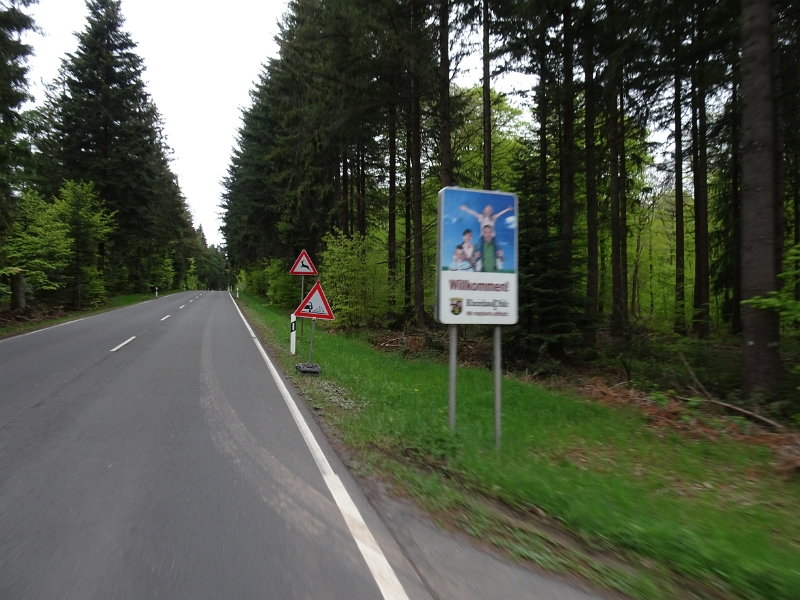 DSC01369.JPG - Also fahren wir nur ein paar Kilometer weiter und erreichen wieder die Pfalz.