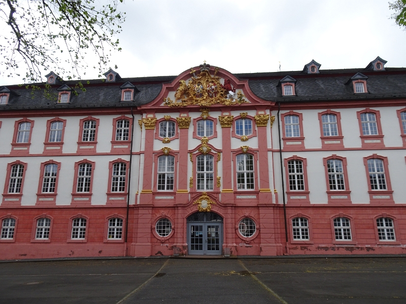 DSC01672.JPG - Das Regino-Gymnasium in der ehem. Klosterschule.