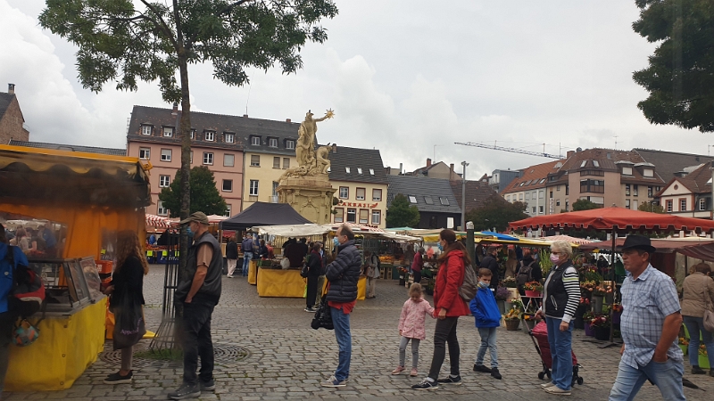 20210828_104915.jpg - Der Markt ist auch etwas größer als in Nußloch!