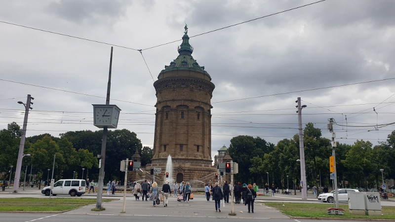 20210828_150448.jpg - Mittlerweile sind wir am Wasserturm angekommen.