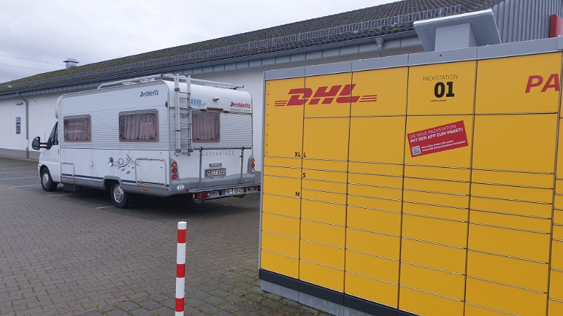 20211229_153557.jpg - ...zur Packstation um ein Päckchen abzuholen.Natürlich ist das nicht unser "Ziel" und so fahren wir auf die Autobahn...