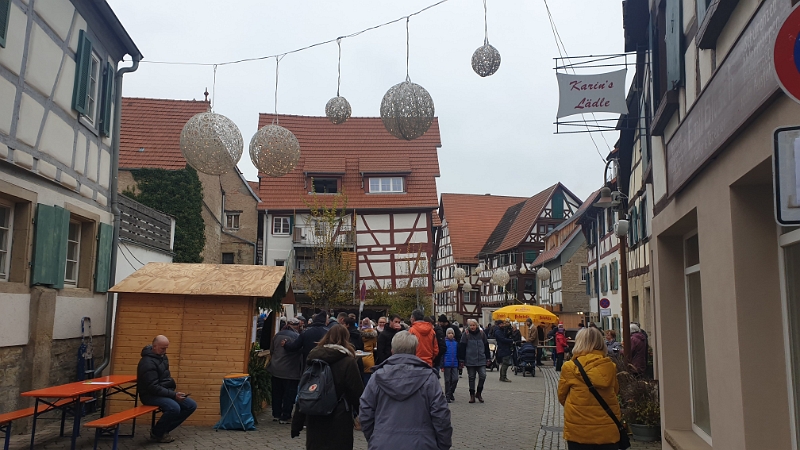 20221203_143500.jpg - Nun wollen wir aber endlich unserern ersten Weihnachtsmarkt in diesem Jahr besuchen, darum sind wir ja auch eigentlich hier! :-)