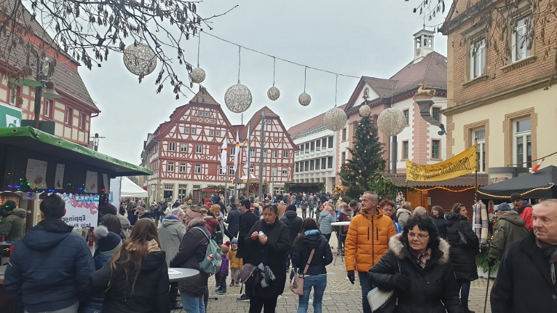 20221203_144922.jpg - Wir nähern uns dem Marktplatz...