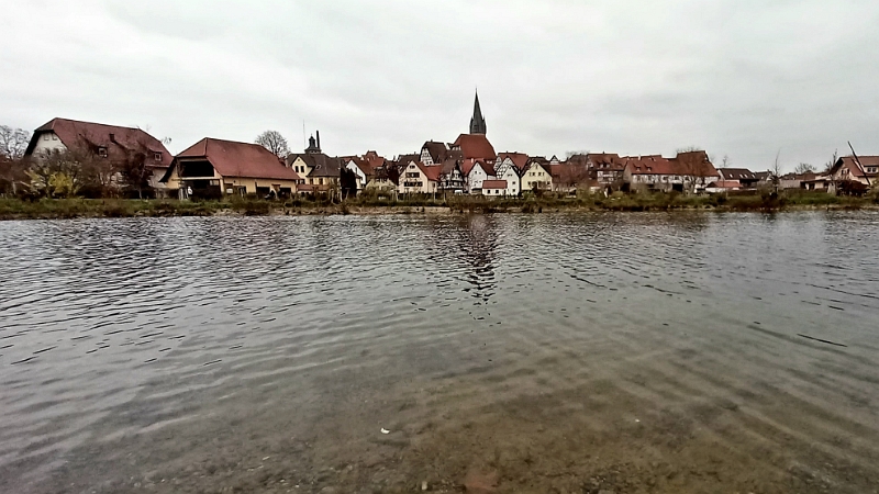 20221203_172306.jpg - Die Skyline von Eppingen macht schon was her mit dem Wasser im Vordergrund. ;-)