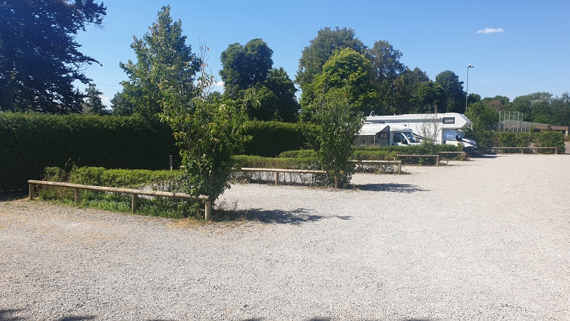 20220808_114858.jpg - ...vom schönen Stellplatz am Freibad.Kurz darauf sind wir dann auf die Autobahn und nach Hause gefahren.Es war ein sehr schönes Wochenende mit guten Freunden. Ganz liebe Grüße an den "Haufen" :-)  Servus!