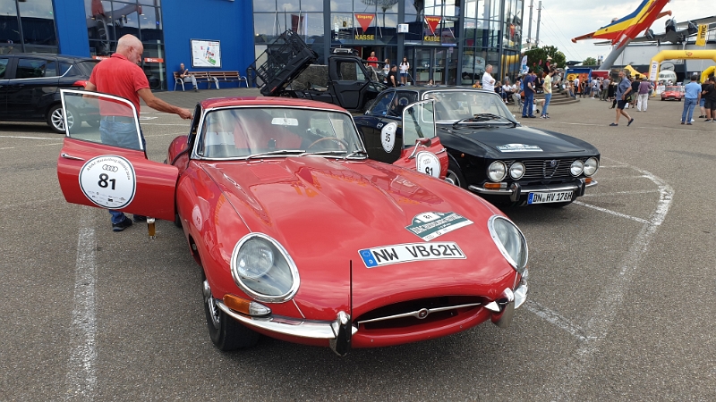 20220709_163602.jpg - Ein Jaguar E-Type S1 FHC von 1962 sowie ein Alfa Romeo GTJ Bertone von 1976.