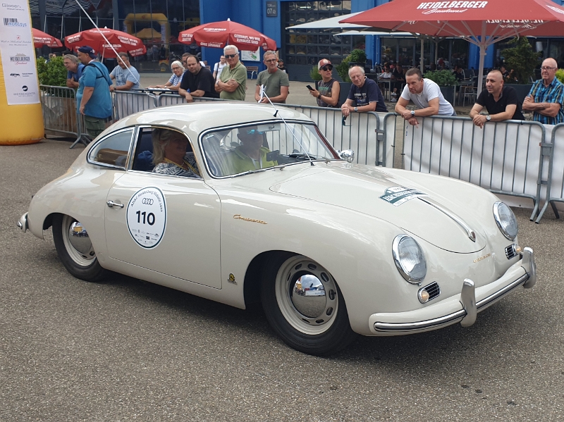20220709_170902.jpg - Noch ein Porsche 356, diesmal ein sehr seltenes Sondermodell "Continental Coupe" von 1955.