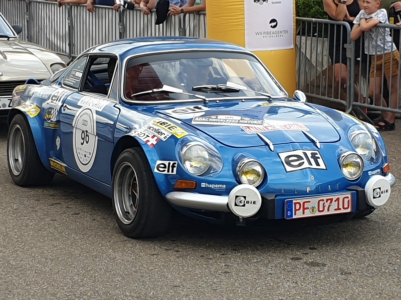 20220710_074718.jpg - GEILGEILGEIL!!! Ein Renault Alpin A 110 von 1976.Dieses Auto fuhr exact so bei der Ralley Monte Carlo mit.