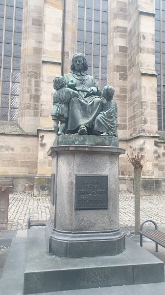 20221209_154346.jpg - Ein Denkmal für Christoph von Schmid. Er hat eines der bekanntesten Weihnachtslieder, nämlich "Ihr Kinderlein kommet",  geschrieben.