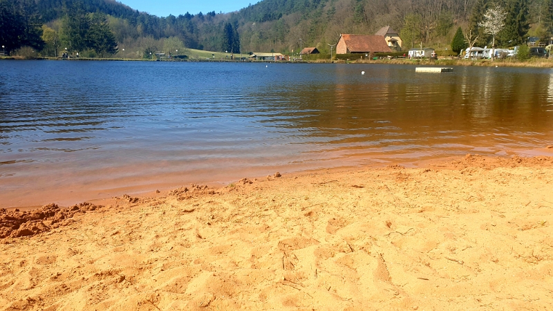 20220417_184147.jpg - Gestern waren sogar ein paar mutige Jungs im See schwimmen. Naja, mir wäre es dann doch noch zu kalt!Im Sommer ist das aber bestimmt seeeeehr schön.
