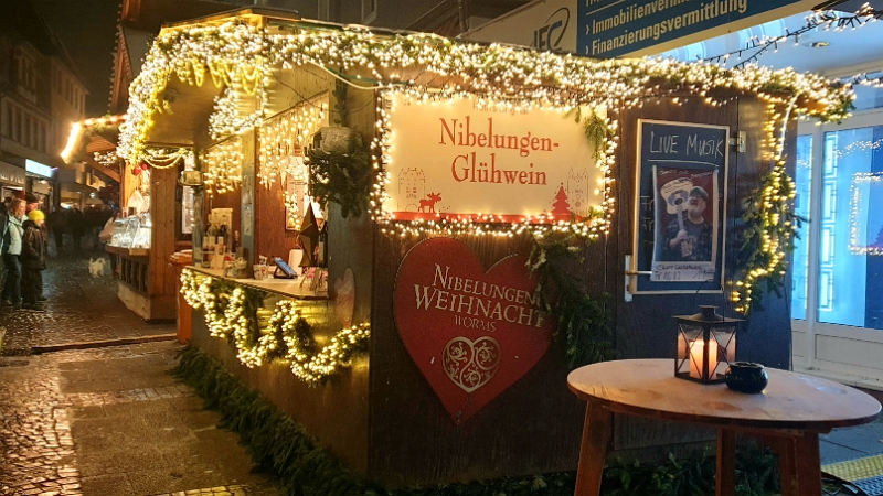 20221217_180628.jpg - So einen Nibelungen-Glühwein muss man einfach trinken...