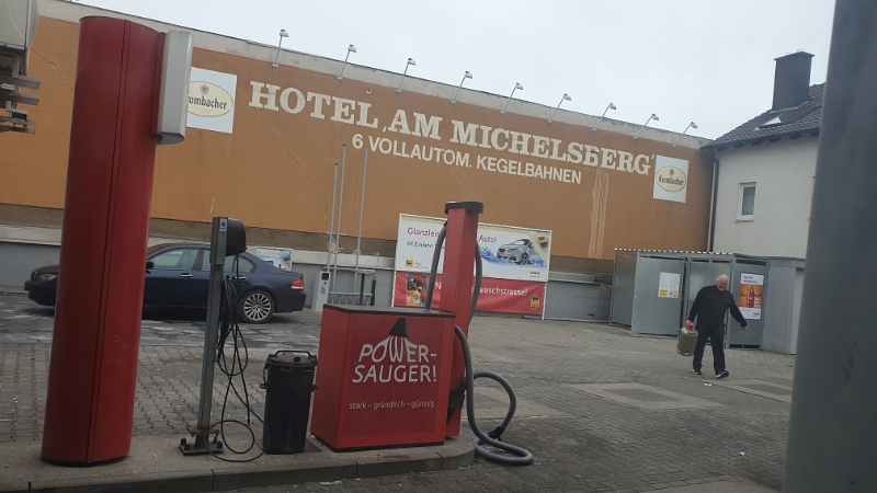 20221218_120754(0).jpg - ...besorgen wir uns an der Tankstelle unmittelbar daneben eine neue Gasflasche...