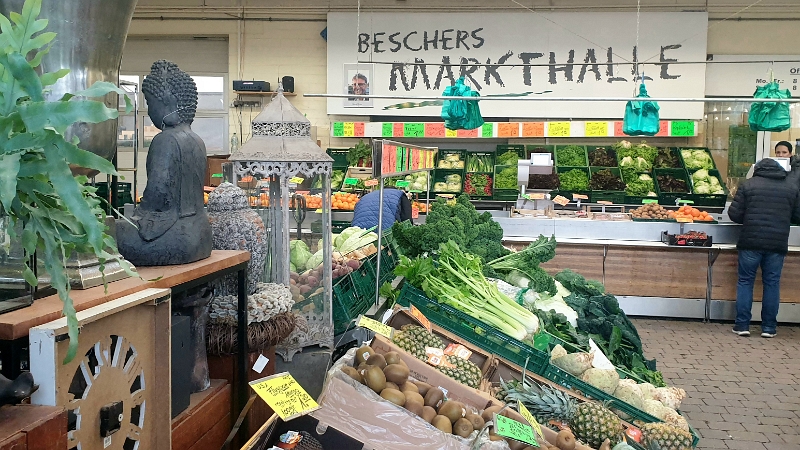 20221219_164150.jpg - ...dennoch machen wir uns auf den Weg zunächst zur "Beschers Markthalle"...