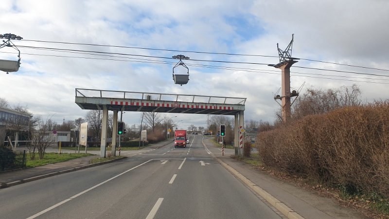 20220121_140937.jpg - Es ist Freitag und wir wollen logischerweise mal wieder in die Welt. ;-)Biene hat um 14 Uhr Feierabend. 5 Minuten späten fahren wir bereits aus dem Ort! :-)