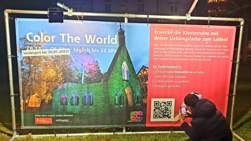 20220123_124322.jpg - Achja, die Farbe in der die Klosterkirche leuchtet, kann man über eine Webseite steuern.