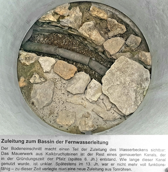 20220226_150950.jpg - Die Fernwasserleitung bzw. die Zuleitung zum Bassin.