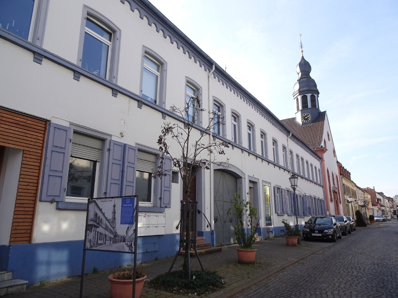 DSC00049.JPG - Die Marktstraße mit der Versöhnungskirche.