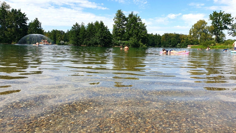 20230714_205702.jpg - Der See ist relativ sauber und klar.