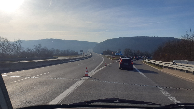 20231217_123035.jpg - Bei Tauberbischofsheim ist plötzlich die Autobahn VOLL gesperrt und wir werden einfach runtergeleitet?!?