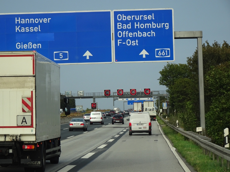 DSC05411.JPG - Wir fahren dann hinter Frankfurt von der Autobahn, weil Google Maps einige Stau's meldet.