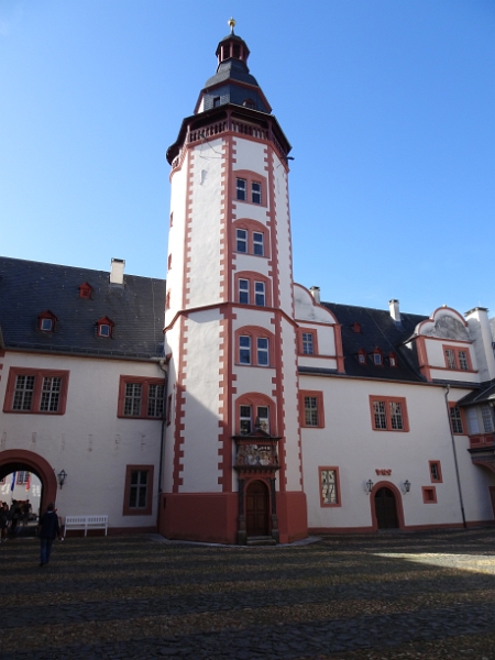 DSC05867.JPG - Im Schloss- bzw. Renaissancehof angekommen.