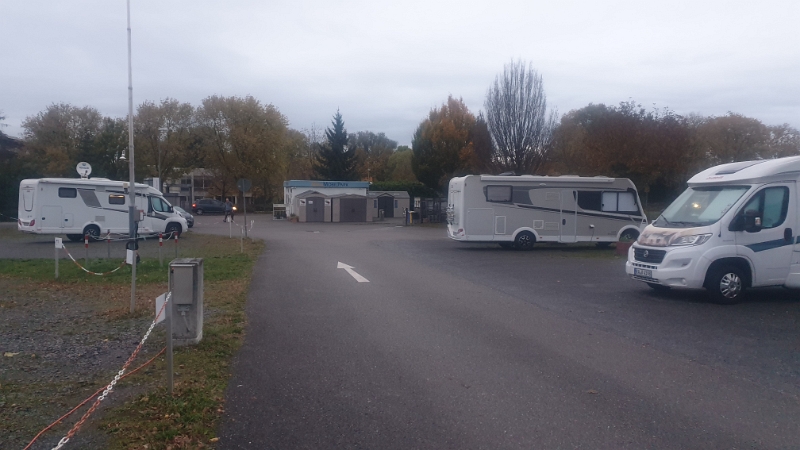 20231031_170944.jpg - Servus! Morgen ist ein Feiertag (Allerheiligen) und wir gönnen uns einen schönen Abend in der Therme von Bad Schönborn...