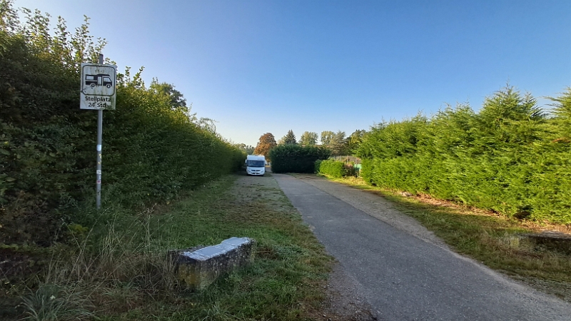 20240907_084330.jpg - Letztendlich haben wir in Bellheim "Glück" und bleiben über Nacht einfach hier. Es ist auch schon spät und stockedunkel.Achja, das Bild ist heute morgen nach dem Frühstück aufgenomen.